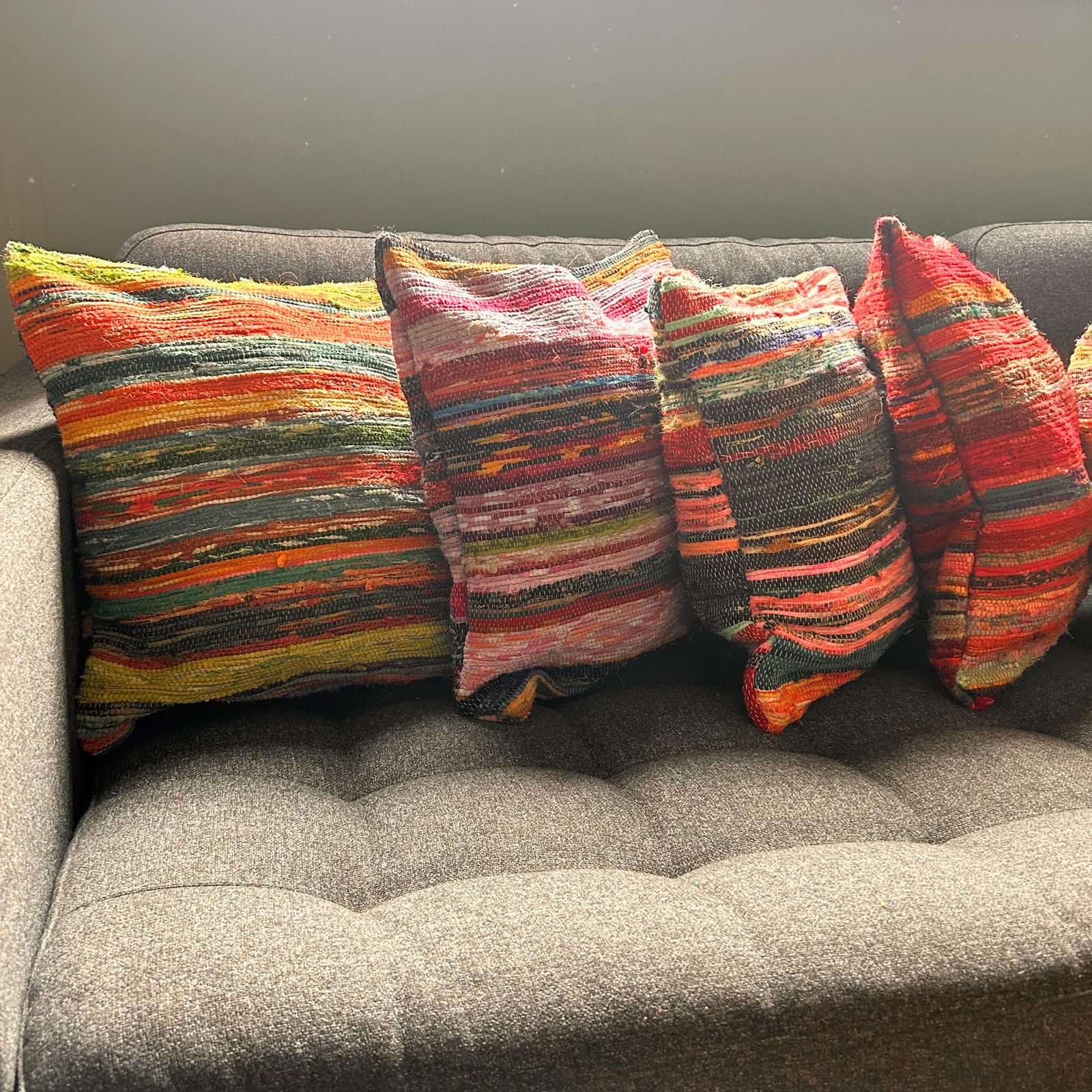 Funda para Cojín de Tapete Reciclado - 40x40cm - Rojos - Imagen 3