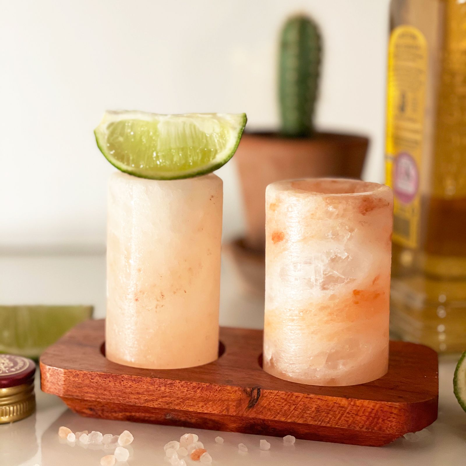 Juego de 4 vasos de chupito de sal del Himalaya y soporte de madera para servir - Imagen 4