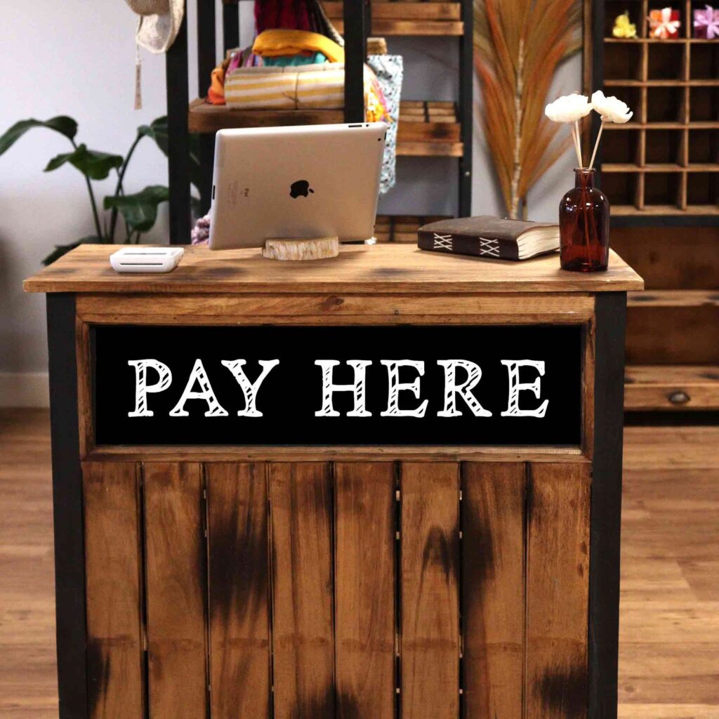 Mesa de pie Pay Point con pizarra