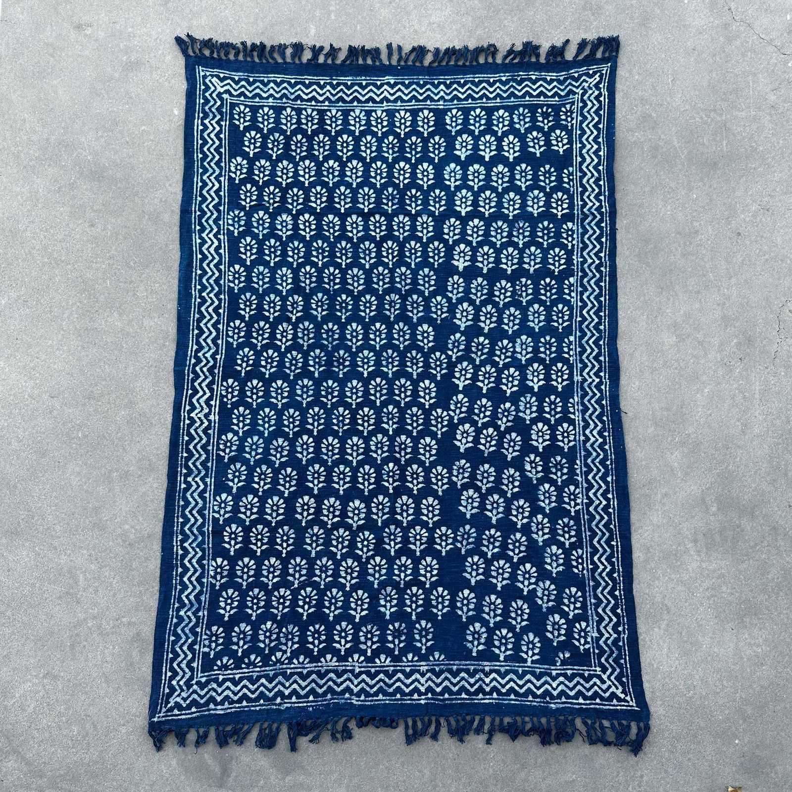 Manta índigo hecha a mano - 170x120cm - Flor de Chhota - Imagen 2