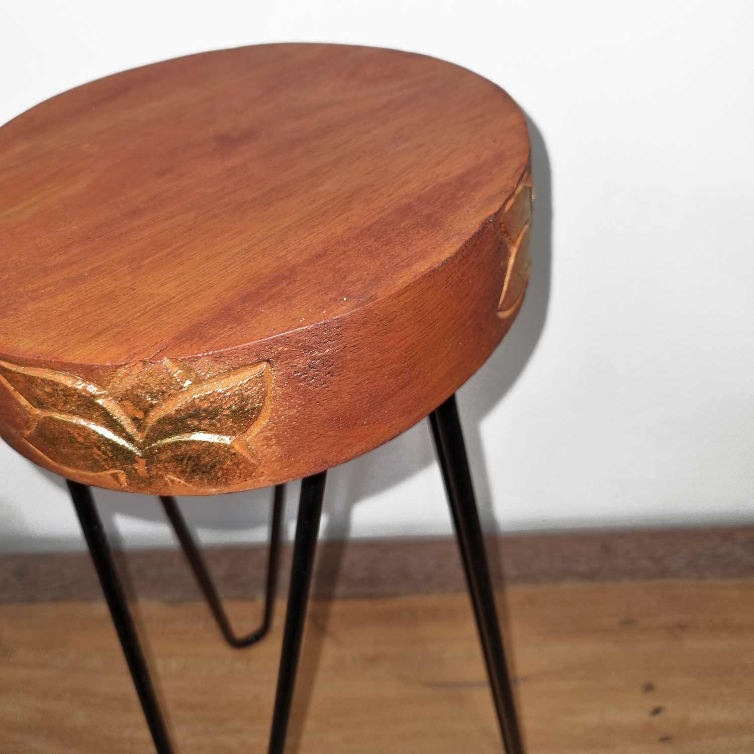 Soporte para plantas de madera de Albasia - Terracota y detalle negro - Imagen 3