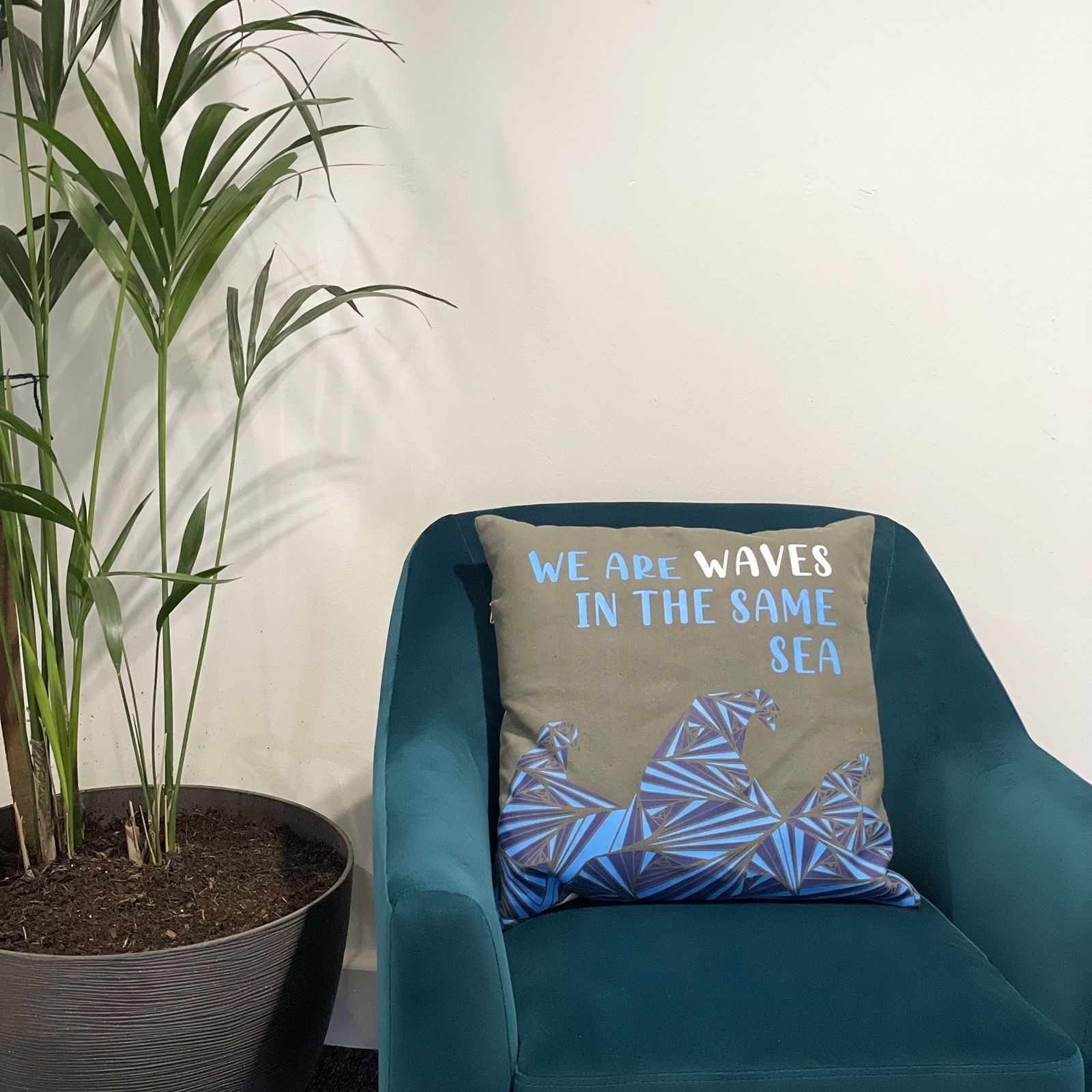 Funda de Cojín de Algodón Estampado - Somos Olas - Gris, Azul y Natural - Imagen 11